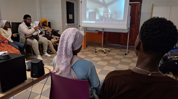 Des élèves de Bamana en visio-conférence avec Florence Aubenas