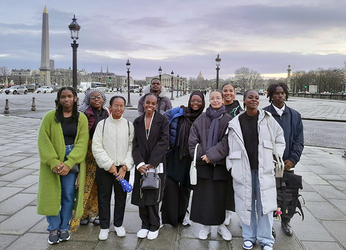 Les élèves sur la place Concorde