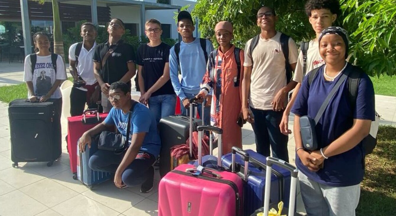 Les élèves à l'aeroport