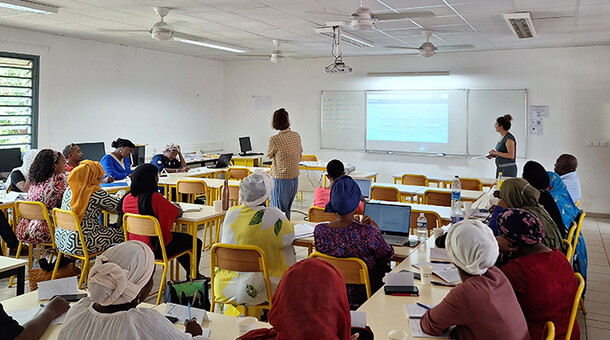 la salle de formation avec les professeurs et les formateurs