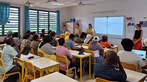 la salle de formation avec les professeurs et les formateurs