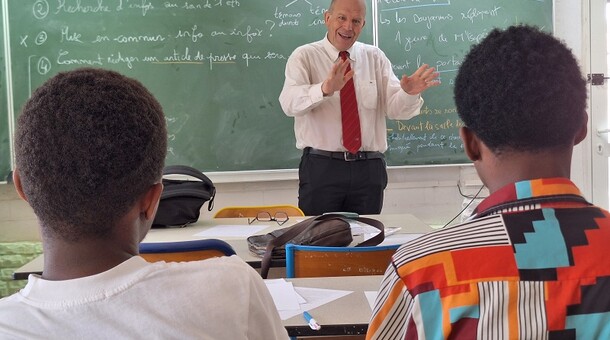 le recteur parle aux élèves