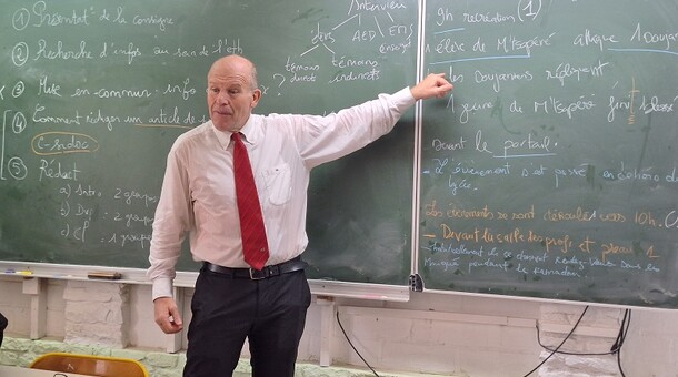 le recteur parle aux élèves