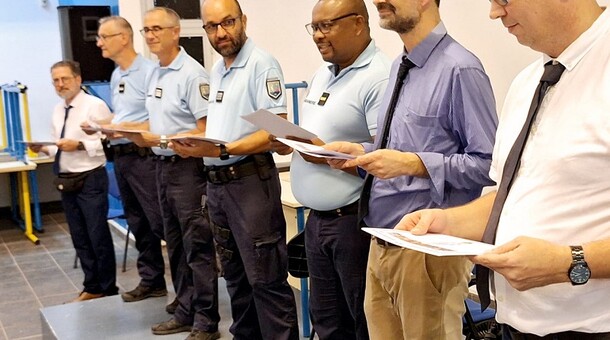 remise d'attestation aux élèves pairs