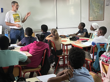 Laurent Canavate parle aux élèves