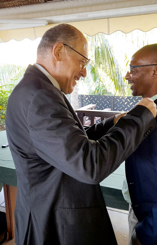 remise de médaille par le recteur